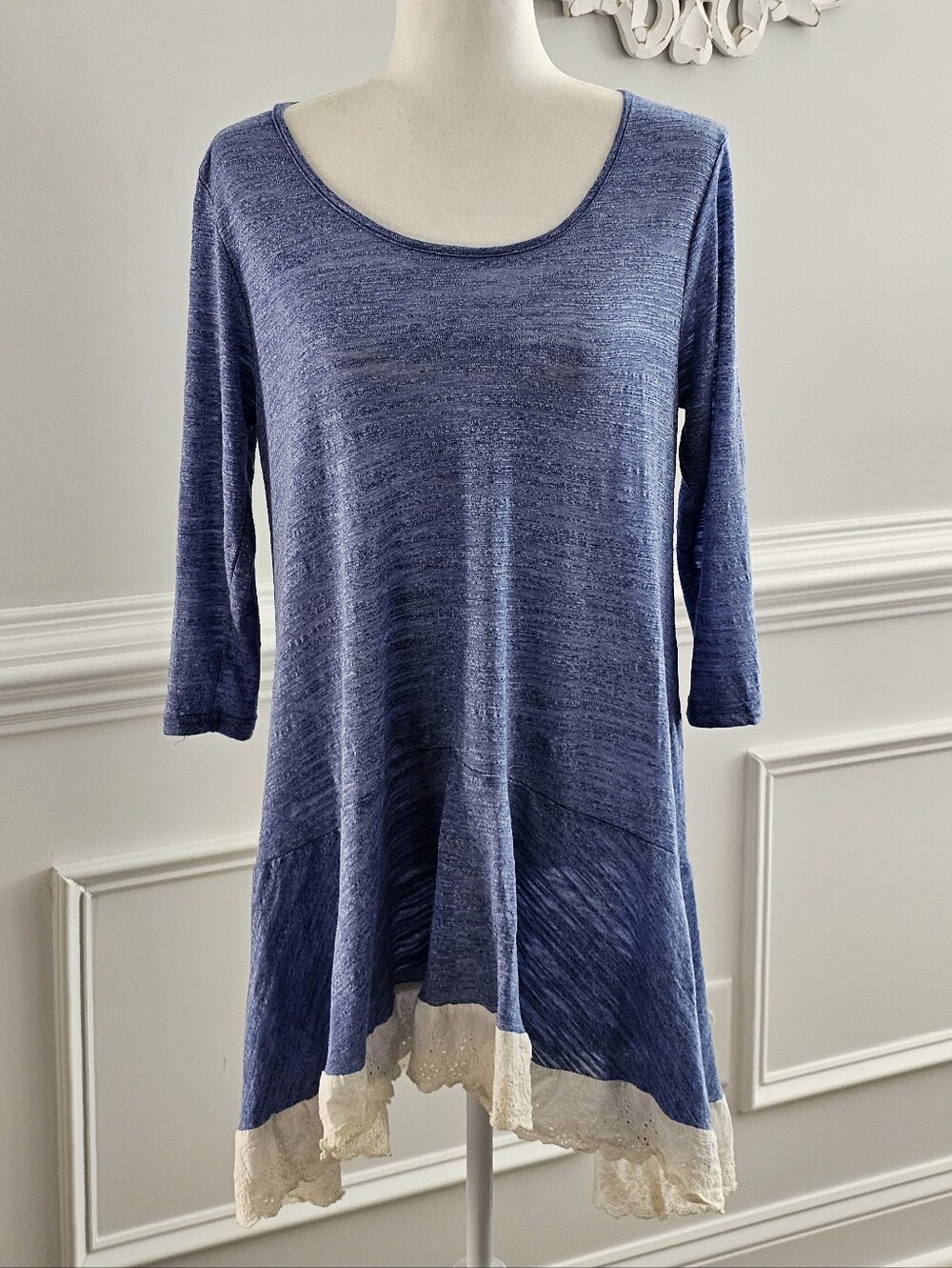 Umgee Blue Heather Knit Tunic Top Cream Eyelet Lace Hem - M